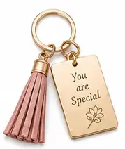 पर्सनलाइज़्ड कीचेन/एक्सेसरी — Personalized Keychain Aur Small Accessory