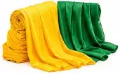 रंगीन कपड़े का ड्रेप (पीला/हरा) — Colored Fabric Drape